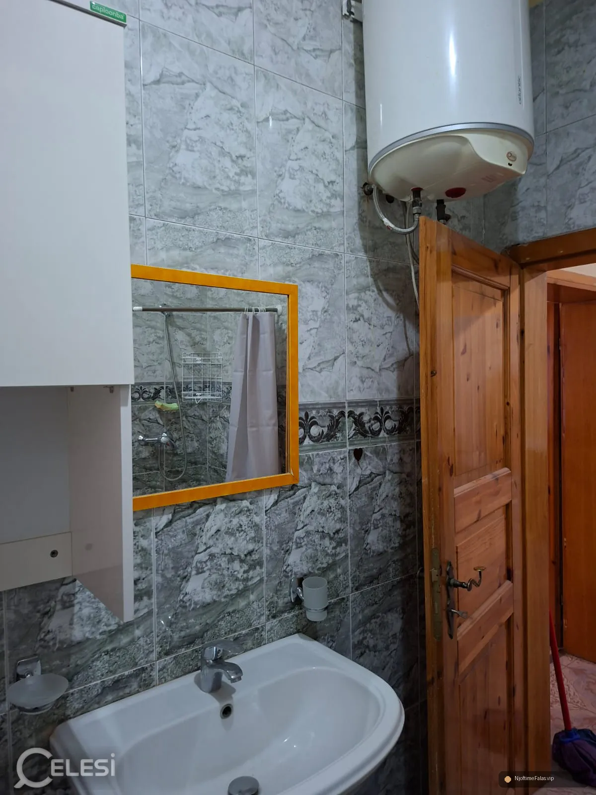 Foto 5/8: SHTËPI ME QERA - 100M NGA QENDRA KRISTAL, ne zone rezidenciale, prane sherbimit urban, qendrave tregetare dhe universiteteve, në Tiranë — Çmimi: € 65000.00 | NjoftimeFalas.vip