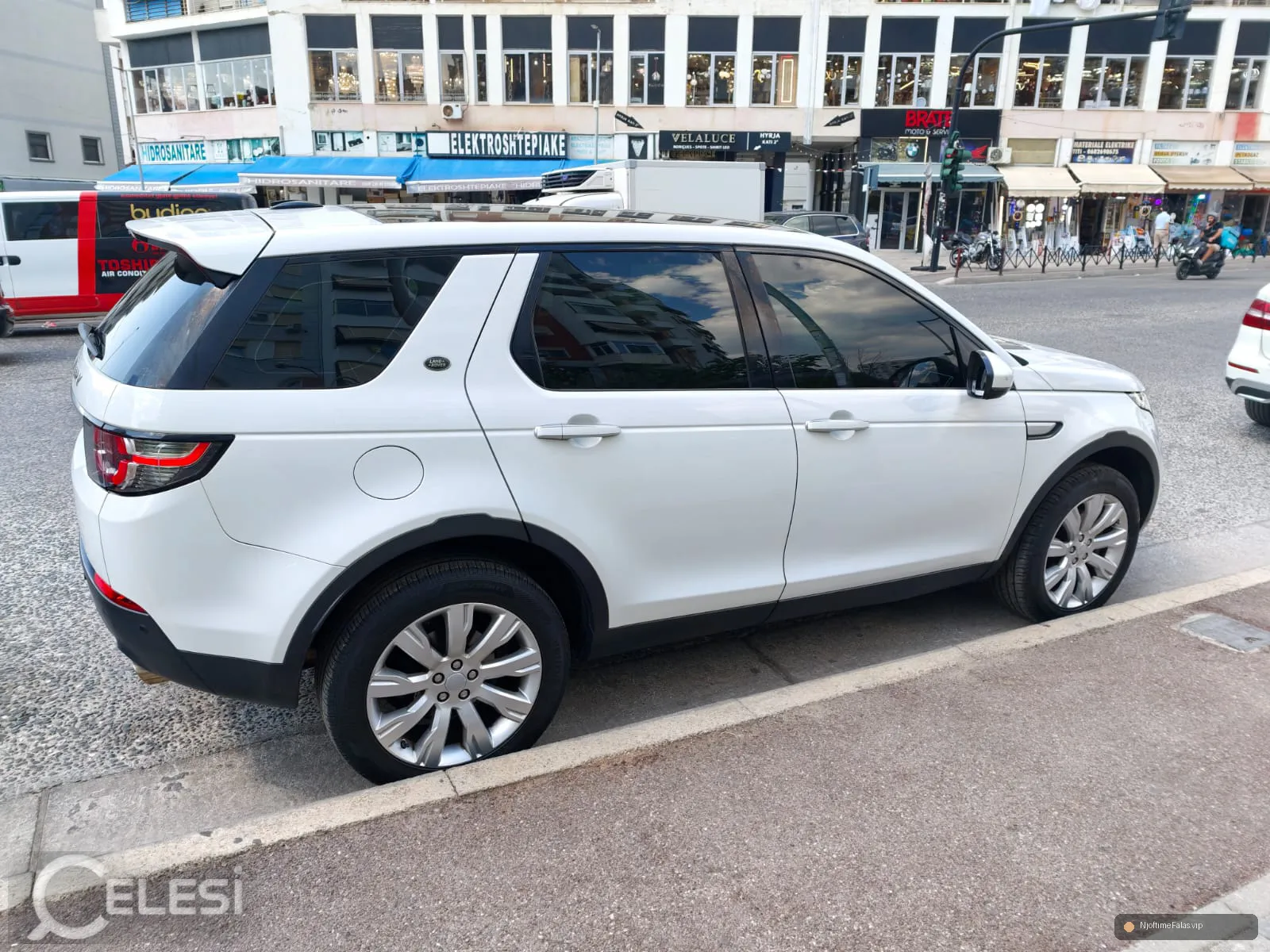 Foto 4/8: Shitet sapo ardhur Land Rover Discovery Sport 2.0 Nafte 4x4 HSE Luxury 2016 në Tiranë — Çmimi: € 899000.00 | NjoftimeFalas.vip