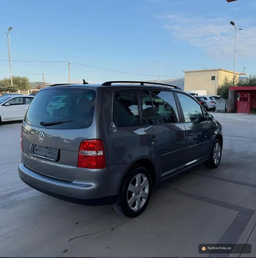 Foto 5/8: Volkswagen Touran në Vlorë — Çmimi: € 5000.00 | NjoftimeFalas.vip