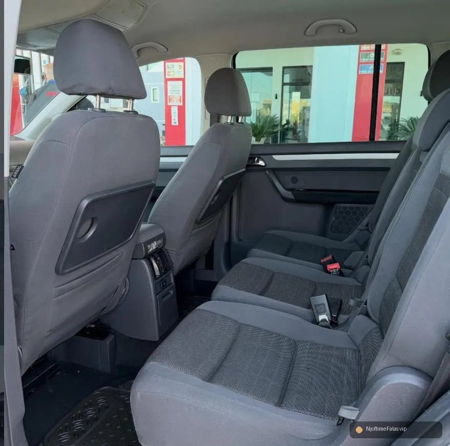 Foto 6/8: Volkswagen Touran në Vlorë — Çmimi: € 5000.00 | NjoftimeFalas.vip
