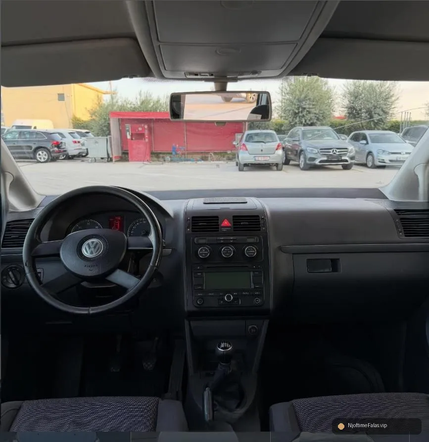 Foto 7/8: Volkswagen Touran në Vlorë — Çmimi: € 5000.00 | NjoftimeFalas.vip