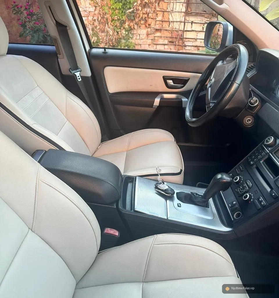 Foto 2/4: Volvo XC90 4x4 në Tiranë — Çmimi: € 50.00 | NjoftimeFalas.vip