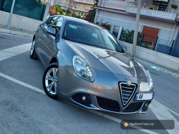 Foto 2/8: Vlore - Lungomare, shes makine Alfa Giulietta 2013 1.6Naft 4 Porta Nafte, gri e erret manuale Klima 218.865 km 5.400 € në Vlorë — Çmimi: € 5400.00 | NjoftimeFalas.vip