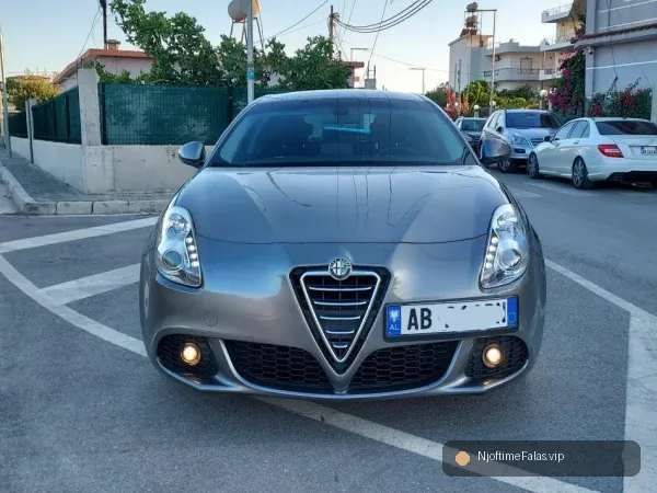 Foto 3/8: Vlore - Lungomare, shes makine Alfa Giulietta 2013 1.6Naft 4 Porta Nafte, gri e erret manuale Klima 218.865 km 5.400 € në Vlorë — Çmimi: € 5400.00 | NjoftimeFalas.vip