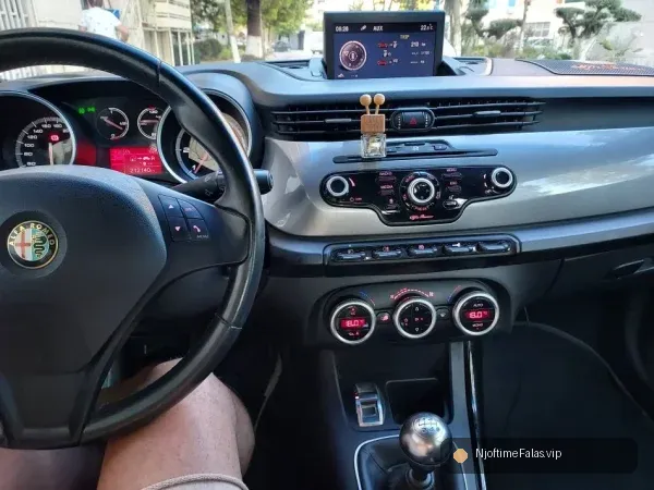 Foto 8/8: Vlore - Lungomare, shes makine Alfa Giulietta 2013 1.6Naft 4 Porta Nafte, gri e erret manuale Klima 218.865 km 5.400 € në Vlorë — Çmimi: € 5400.00 | NjoftimeFalas.vip