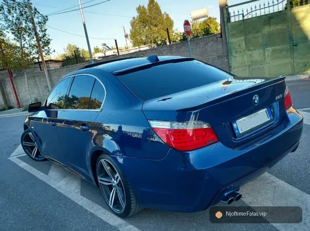 Foto 3/8: Vlore, shes makine BMW 528I 2009 Benzine/Gas Automat Benzin+Gaz, blu automatik Klima 206.000 km 10.000 € në Vlorë — Çmimi: € 10000.00 | NjoftimeFalas.vip