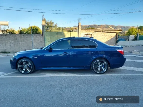 Foto 4/8: Vlore, shes makine BMW 528I 2009 Benzine/Gas Automat Benzin+Gaz, blu automatik Klima 206.000 km 10.000 € në Vlorë — Çmimi: € 10000.00 | NjoftimeFalas.vip