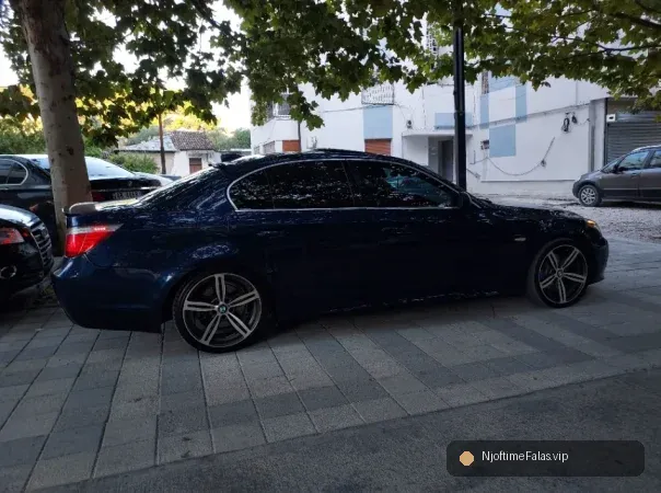 Foto 5/8: Vlore, shes makine BMW 528I 2009 Benzine/Gas Automat Benzin+Gaz, blu automatik Klima 206.000 km 10.000 € në Vlorë — Çmimi: € 10000.00 | NjoftimeFalas.vip