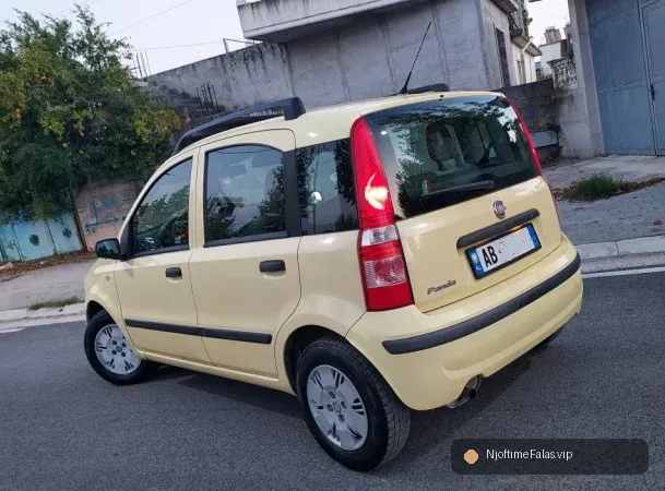 Foto 3/8: Vlore, shes makine Fiat Panda Automat 2009 1.2 Ben,in/Gas(Fabrike) Benzin+Gaz, e verdhë automatik Kondicioner 172 mij km 4.000 € në Vlorë — Çmimi: € 4000.00 | NjoftimeFalas.vip