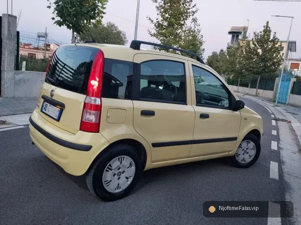 Foto 4/8: Vlore, shes makine Fiat Panda Automat 2009 1.2 Ben,in/Gas(Fabrike) Benzin+Gaz, e verdhë automatik Kondicioner 172 mij km 4.000 € në Vlorë — Çmimi: € 4000.00 | NjoftimeFalas.vip