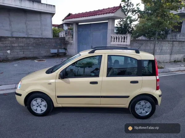 Foto 6/8: Vlore, shes makine Fiat Panda Automat 2009 1.2 Ben,in/Gas(Fabrike) Benzin+Gaz, e verdhë automatik Kondicioner 172 mij km 4.000 € në Vlorë — Çmimi: € 4000.00 | NjoftimeFalas.vip
