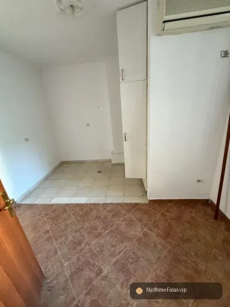 Foto 3/7: SHITET APARTAMENT 4+1+2 350.000 € (ISH EKSPOZITA) në Tiranë — Çmimi: € 350000.00 | NjoftimeFalas.vip