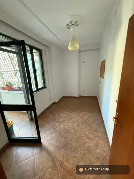 Foto 4/7: SHITET APARTAMENT 4+1+2 350.000 € (ISH EKSPOZITA) në Tiranë — Çmimi: € 350000.00 | NjoftimeFalas.vip