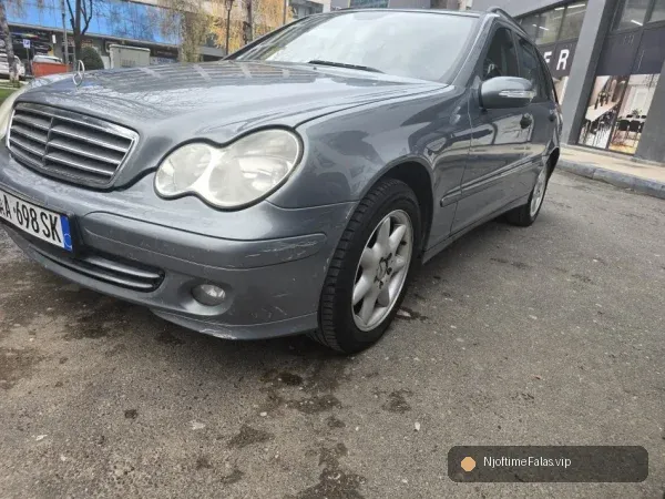 Foto 5/7: Tirane, shes makine me portobagazh Shitet Mercedes-Benz 200 nafte, facelift – W203, viti 2006, Manuale Klima 262.000 km - 310,000 leke i diskutueshem në Tiranë — Çmimi: € 4400.00 | NjoftimeFalas.vip
