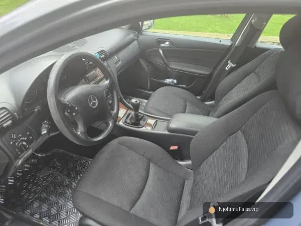 Foto 3/7: Tirane, shitet makine Shitet Mercedes-Benz 200 – W230, viti 2006 - Manual - 310,000 lek i diskutueshëm Nafte, blu e hapur manuale Klima 262.000 km në Tiranë — Çmimi: € 4400.00 | NjoftimeFalas.vip