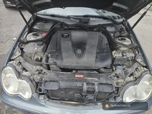 Foto 6/7: Tirane, shitet makine Shitet Mercedes-Benz 200 – W230, viti 2006 - Manual - 310,000 lek i diskutueshëm Nafte, blu e hapur manuale Klima 262.000 km në Tiranë — Çmimi: € 4400.00 | NjoftimeFalas.vip