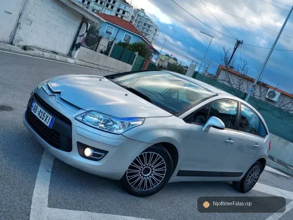 Vlore - Lungomare, shes makine Citroen C4 2010 1.4 Benzine Benzin, e argjendtë manuale Klima 156.000 km 3.500 € në Vlorë — Çmimi: € 3501.00 | NjoftimeFalas.vip