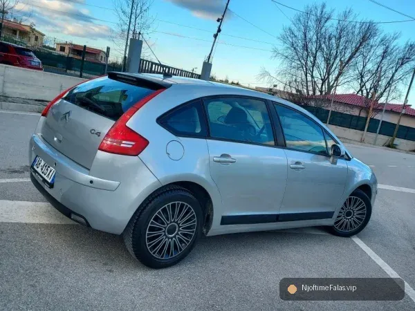 Foto 3/8: Vlore - Lungomare, shes makine Citroen C4 2010 1.4 Benzine Benzin, e argjendtë manuale Klima 156.000 km 3.500 € në Vlorë — Çmimi: € 3501.00 | NjoftimeFalas.vip
