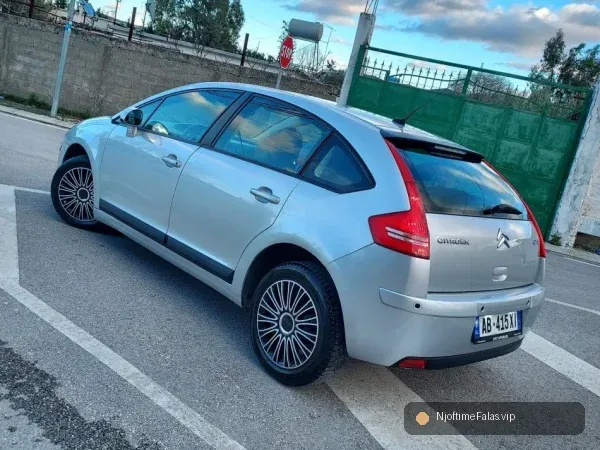 Foto 4/8: Vlore - Lungomare, shes makine Citroen C4 2010 1.4 Benzine Benzin, e argjendtë manuale Klima 156.000 km 3.500 € në Vlorë — Çmimi: € 3501.00 | NjoftimeFalas.vip