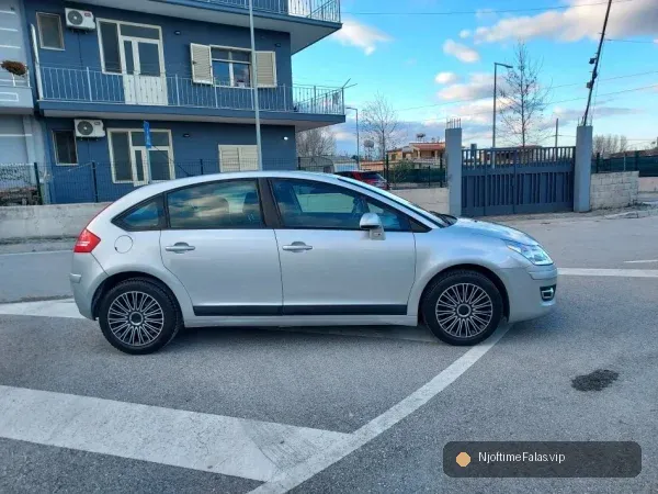 Foto 5/8: Vlore - Lungomare, shes makine Citroen C4 2010 1.4 Benzine Benzin, e argjendtë manuale Klima 156.000 km 3.500 € në Vlorë — Çmimi: € 3501.00 | NjoftimeFalas.vip