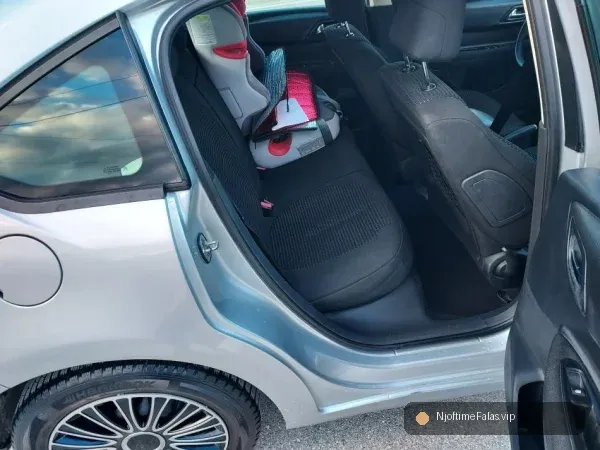 Foto 8/8: Vlore - Lungomare, shes makine Citroen C4 2010 1.4 Benzine Benzin, e argjendtë manuale Klima 156.000 km 3.500 € në Vlorë — Çmimi: € 3501.00 | NjoftimeFalas.vip