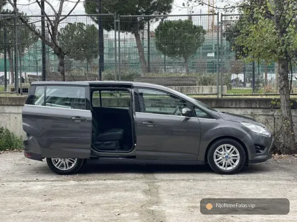 Foto 4/8: Tirane, shes makine FORD GRAND C MAX Nafte, gri e erret manuale Klima 171.000 km 6.8 MIL LEKE në Tiranë | NjoftimeFalas.vip