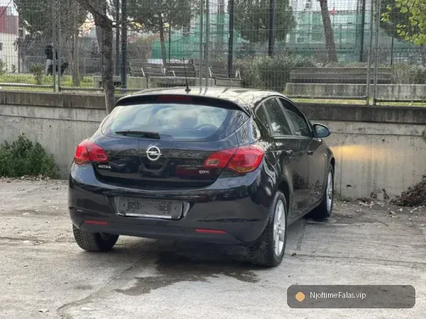 Foto 3/8: Tirane, shes makine Opel Astra Nafte, e bardhë automatik Klima 166.000 km , CMIM 4.9 MIL LEKE në Tiranë | NjoftimeFalas.vip
