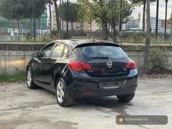Foto 4/8: Tirane, shes makine Opel Astra Nafte, e bardhë automatik Klima 166.000 km , CMIM 4.9 MIL LEKE në Tiranë | NjoftimeFalas.vip
