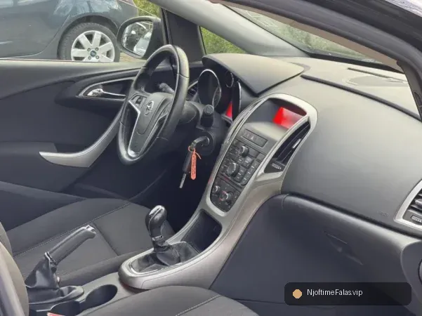 Foto 6/8: Tirane, shes makine Opel Astra Nafte, e bardhë automatik Klima 166.000 km , CMIM 4.9 MIL LEKE në Tiranë | NjoftimeFalas.vip