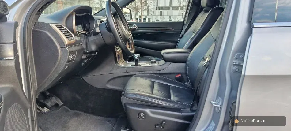 Foto 2/8: Tirane, shes SUV Grand Cherokee Limited edition 3.0L Nafte, gri e erret automatik Klima 120milje nderrohet me 7vendeshe në Tiranë — Çmimi: € 96.00 | NjoftimeFalas.vip