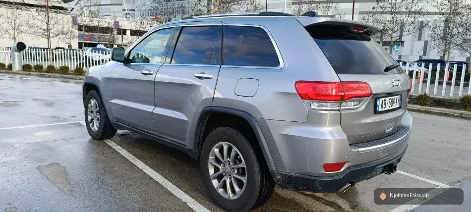 Foto 5/8: Tirane, shes SUV Grand Cherokee Limited edition 3.0L Nafte, gri e erret automatik Klima 120milje nderrohet me 7vendeshe në Tiranë — Çmimi: € 96.00 | NjoftimeFalas.vip