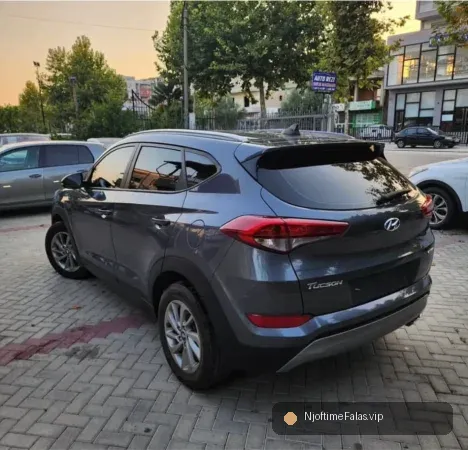 Foto 5/8: Fier, shes makine Hyundai Tucson Nafte, gri e erret automatik Klima 190.000 km 11500€ në Fier — Çmimi: € 11500.00 | NjoftimeFalas.vip