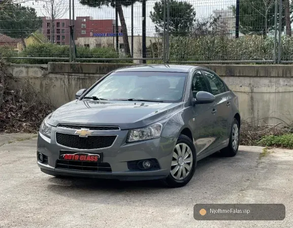 Foto 2/8: Tirane, shes makine CHEVROLET CRUZE LT Nafte, gri e erret automatik Klima 223.000 km në Tiranë | NjoftimeFalas.vip