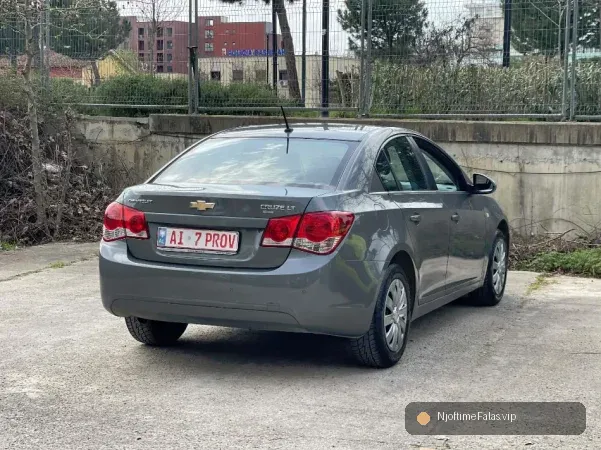 Foto 4/8: Tirane, shes makine CHEVROLET CRUZE LT Nafte, gri e erret automatik Klima 223.000 km në Tiranë | NjoftimeFalas.vip