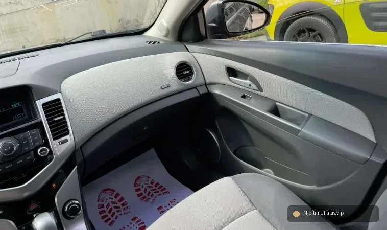 Foto 8/8: Tirane, shes makine CHEVROLET CRUZE LT Nafte, gri e erret automatik Klima 223.000 km në Tiranë | NjoftimeFalas.vip