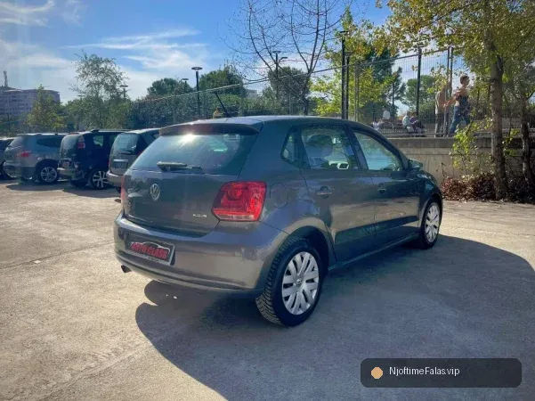 Foto 2/7: Tirane, shes makine VW POLO BENZIN GAZ Benzin+Gaz, gri e erret manuale Klima 204.000 km në Tiranë | NjoftimeFalas.vip