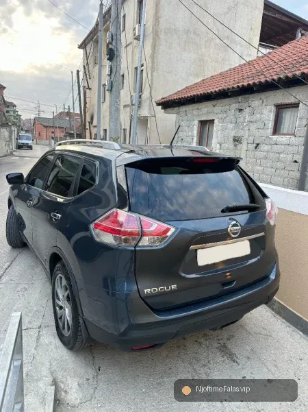 Foto 4/8: Tirane, shitet makine Nissan Rogue/ X Trail Benzin, blu automatik 150.000 km në Tiranë — Çmimi: € 7700.00 | NjoftimeFalas.vip