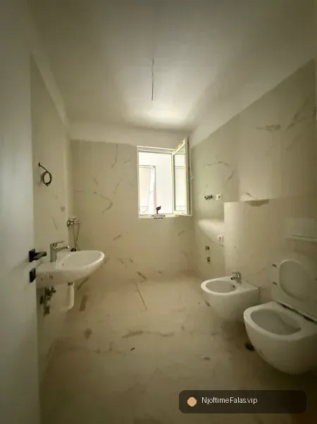 Foto 4/4: Tirane, shitet apartament 1+1 Kati 10, 64 m² 120.000 € (RRUGA 5 MAJI) në Tiranë — Çmimi: € 120000.00 | Njoftime falas