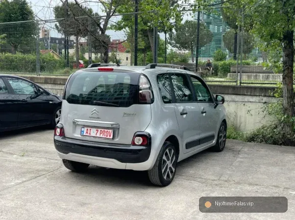 Foto 3/7: Tirane, shes makine CITROEN C3 PICASSO Nafte, gri metalizato manuale Klima 170.000 km në Tiranë | NjoftimeFalas.vip