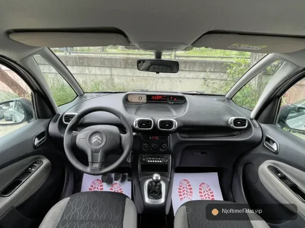 Foto 5/7: Tirane, shes makine CITROEN C3 PICASSO Nafte, gri metalizato manuale Klima 170.000 km në Tiranë | NjoftimeFalas.vip