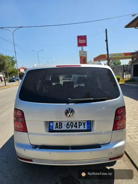 Foto 2/5: Durres, shitet makine Volkswagen Nafte, e argjendtë automatik Kondicioner 220.000 km 6000 € në Durrës — Çmimi: € 500000.00 | Njoftime falas