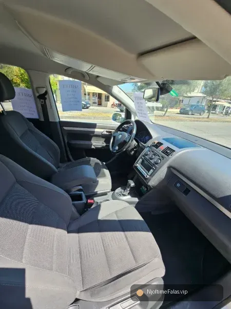 Foto 5/5: Durres, shitet makine Volkswagen Nafte, e argjendtë automatik Kondicioner 220.000 km 6000 € në Durrës — Çmimi: € 500000.00 | Njoftime falas