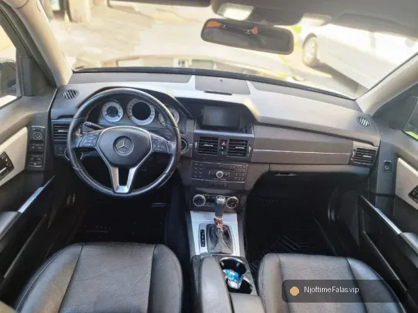 Foto 4/7: Durres, shitet SUV Mercedes Benz Nafte, e zeze automatik Kondicioner 237.216 km 9500 € në Durrës — Çmimi: € 9500.00 | Njoftime falas