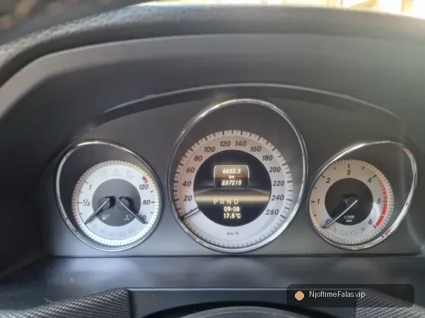 Foto 6/7: Durres, shitet SUV Mercedes Benz Nafte, e zeze automatik Kondicioner 237.216 km 9500 € në Durrës — Çmimi: € 9500.00 | Njoftime falas