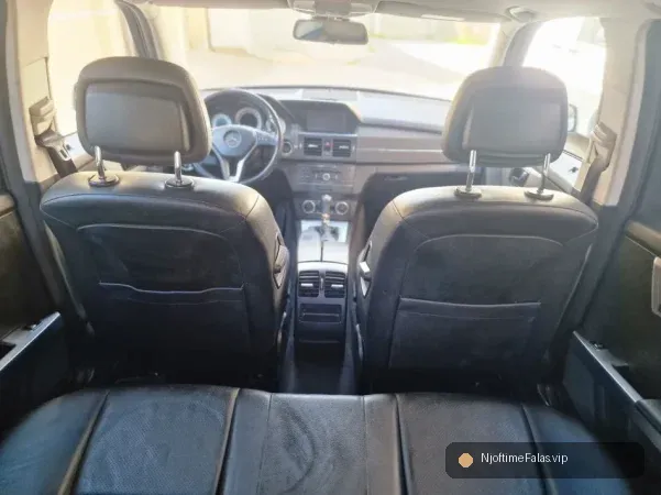 Foto 7/7: Durres, shitet SUV Mercedes Benz Nafte, e zeze automatik Kondicioner 237.216 km 9500 € në Durrës — Çmimi: € 9500.00 | Njoftime falas