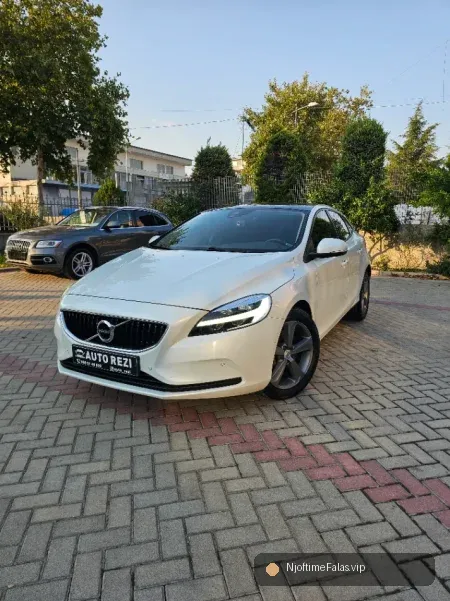 Fier, shes makine Nafte, e bardhë automatik Klima 9.500 € në Fier — Çmimi: € 9500.00 | NjoftimeFalas.vip