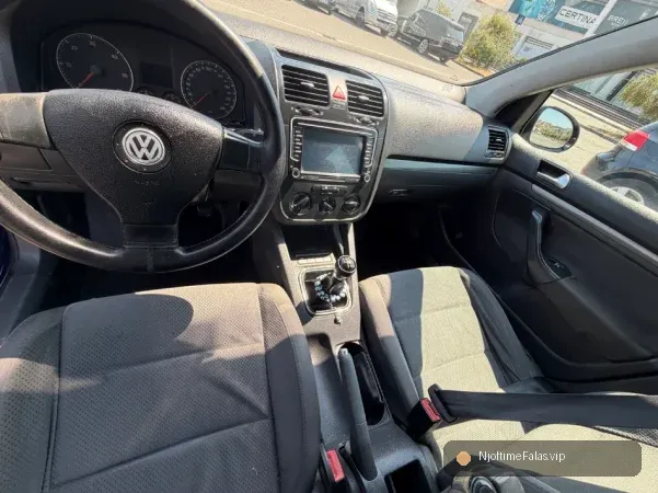 Foto 5/8: Tirane, shitet makine Golf 5 Nafte, blu e errët manuale Kondicioner 300 km 3.300 € në Tiranë — Çmimi: € 3300.00 | NjoftimeFalas.vip