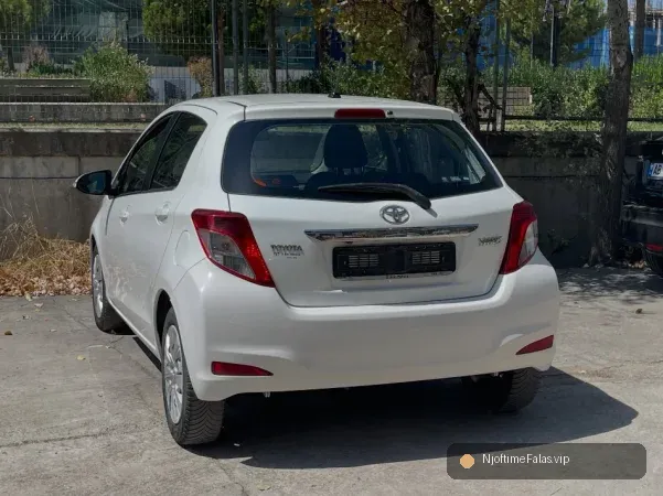 Foto 3/8: Tirane, shes makine Toyota Yaris Nafte, e bardhë manuale Kondicioner 167.000 km në Tiranë | NjoftimeFalas.vip