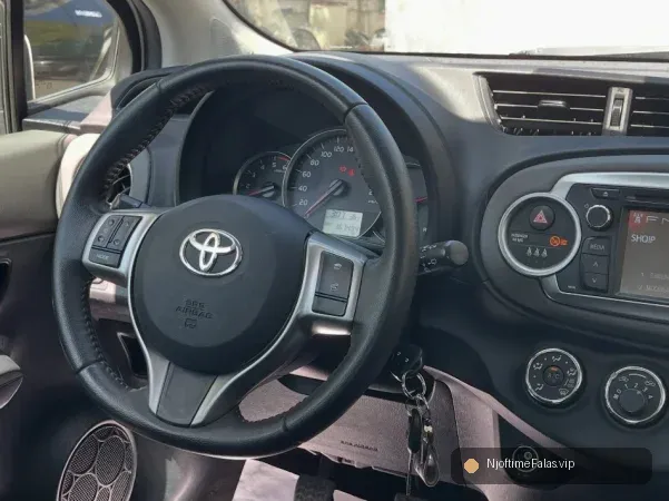 Foto 5/8: Tirane, shes makine Toyota Yaris Nafte, e bardhë manuale Kondicioner 167.000 km në Tiranë | NjoftimeFalas.vip