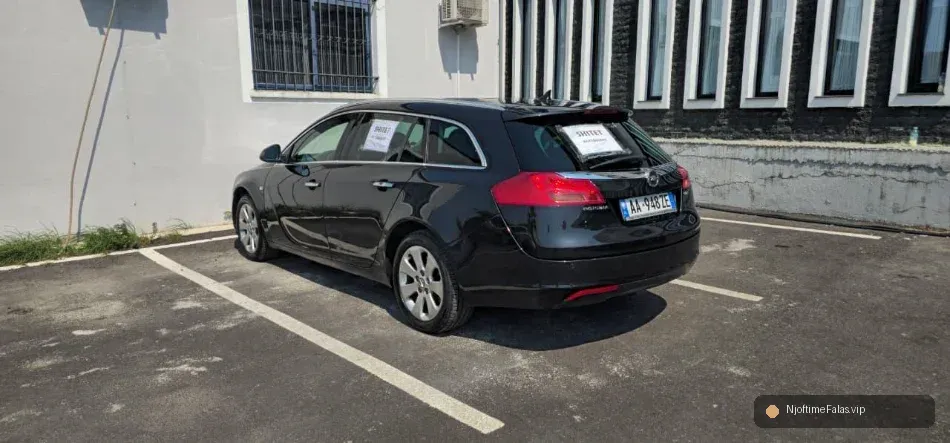 Foto 3/8: Tirane, shitet makine Opel Insigne Nafte, e zeze automatik Klima 294.000 km 350.000 € në Tiranë — Çmimi: € 350000.00 | Njoftime falas